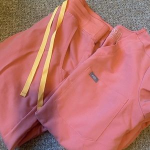 FIGS CORAL SCRUB SET - XXS/XXSP